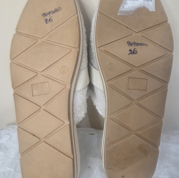 Time And TruWomen's White Shearling Slip-On Mules - Picture 4 of 12